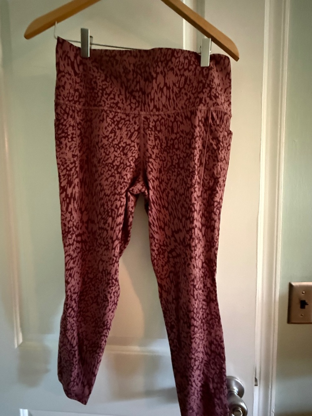 Athleta Salutation Stash 7/8 Leggings
